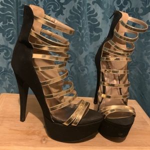 Black and Gold 6.5 scrappy heels, Size 10. Definitely an eye-turner